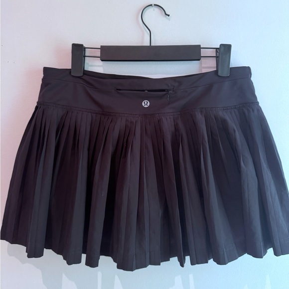 Lululemon Pleat To Street Skirt - Black - Size 8 - EUC - Picture 4 of 8